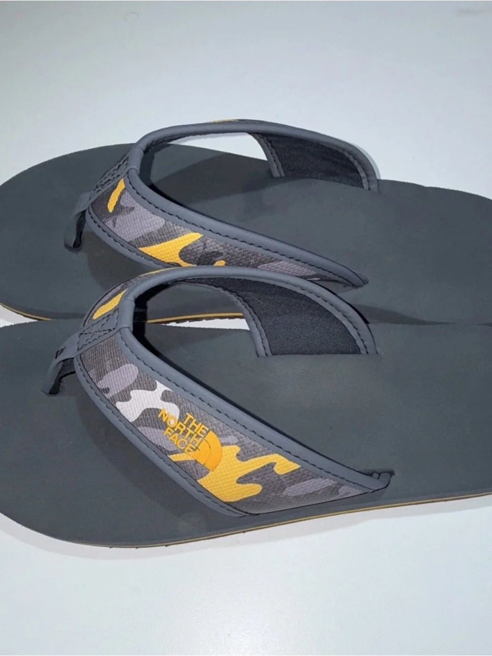 The North Face / KidsSize 4/Flip Flop Sandals Camo Logo